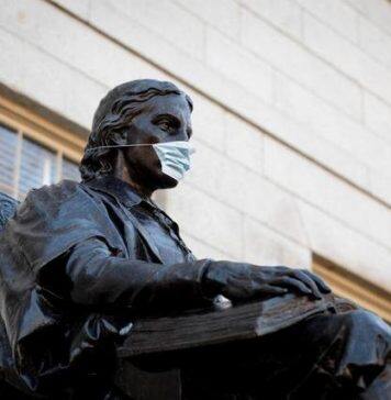 疫情之下的美国大学:裁员30多万人,亏损数亿美元